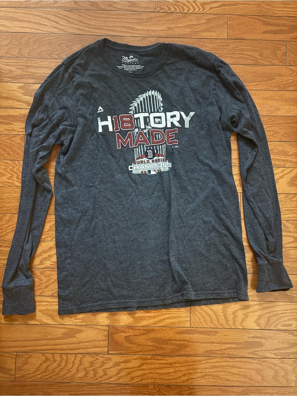 Majestic Men’s Long Sleeve Graphic Tee in Charcoal with Red & White ascents.